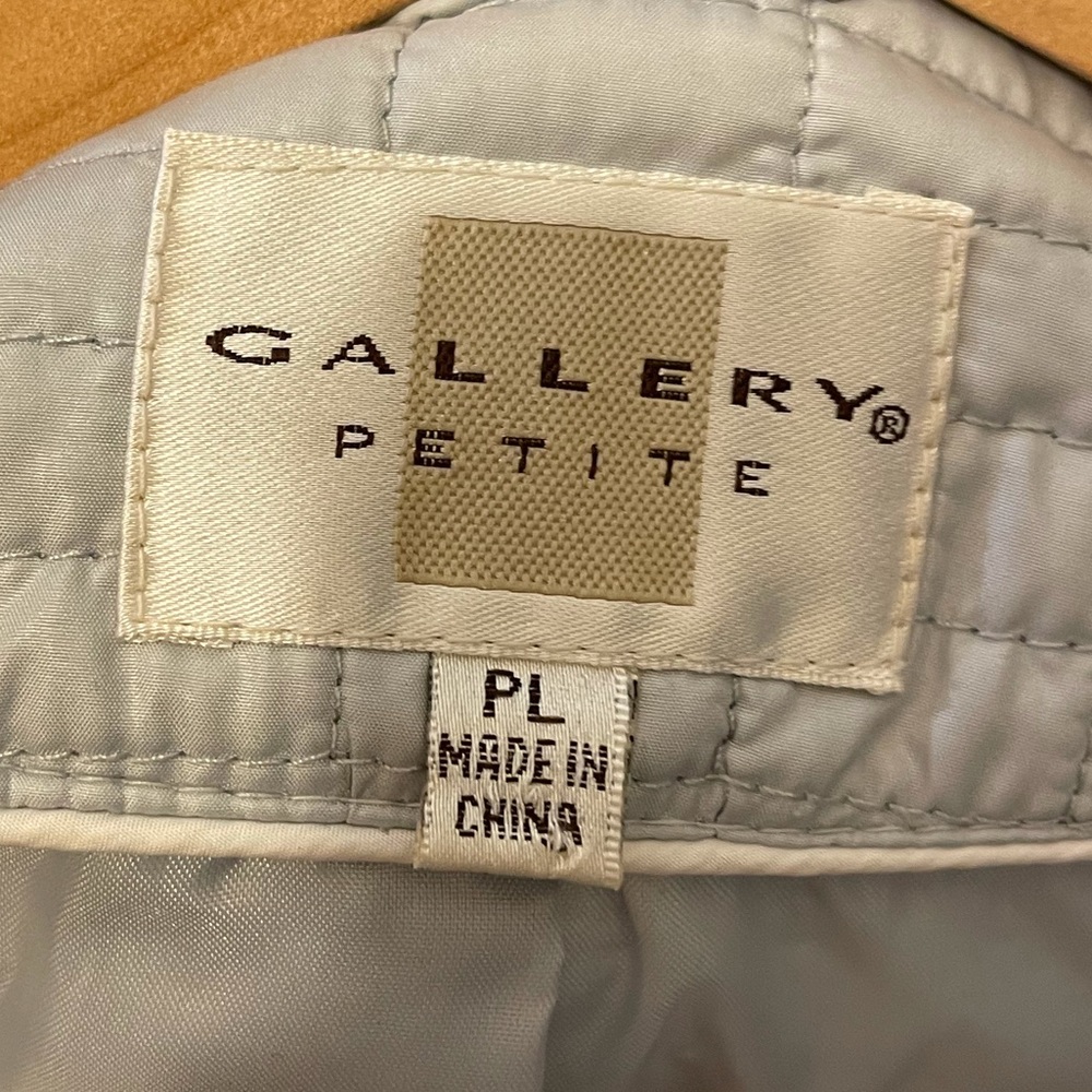 Women’s Jacket - Picture 3 of 3